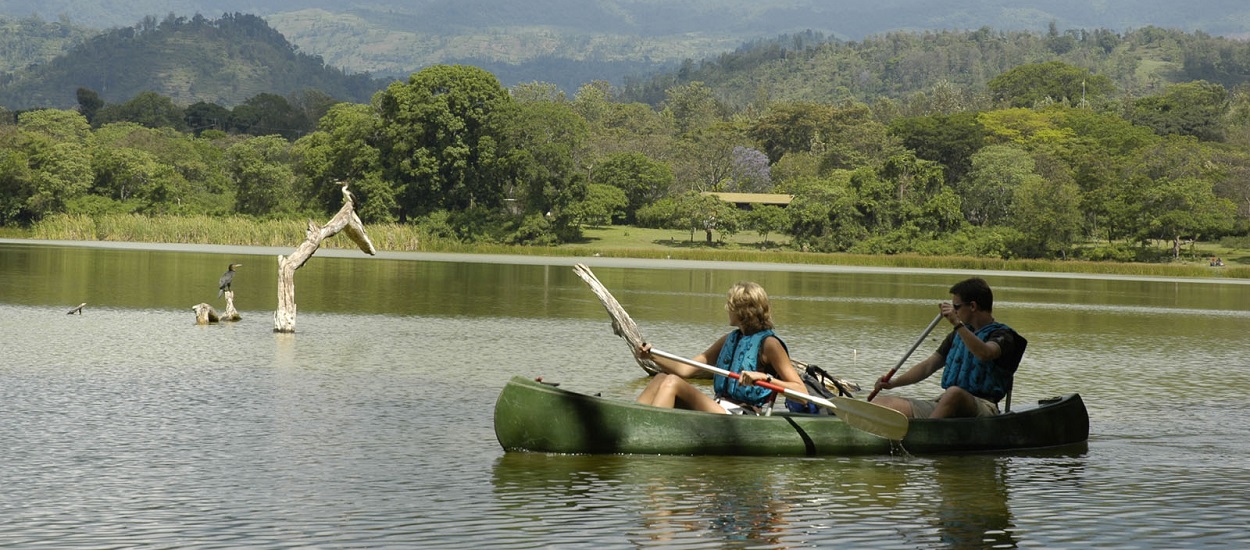 arusha-park-day-trip-canoeing